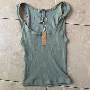 Brand new skims tank top!